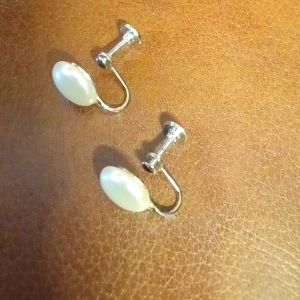 Vintage pearl button earrings (1950s)